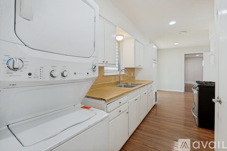 1818 Highland Dr 5 Beds Single Family Home for Rent - Photo gallery 5