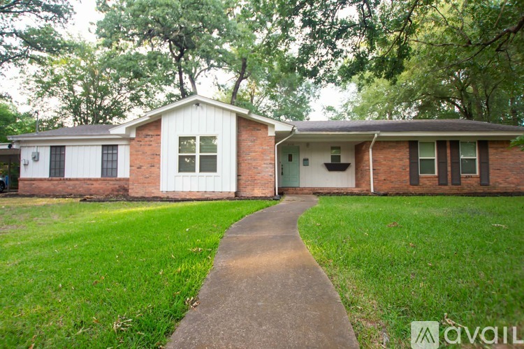 2110 Inwood Circle 3 Beds Single Family Home for Rent - Photo gallery 2
