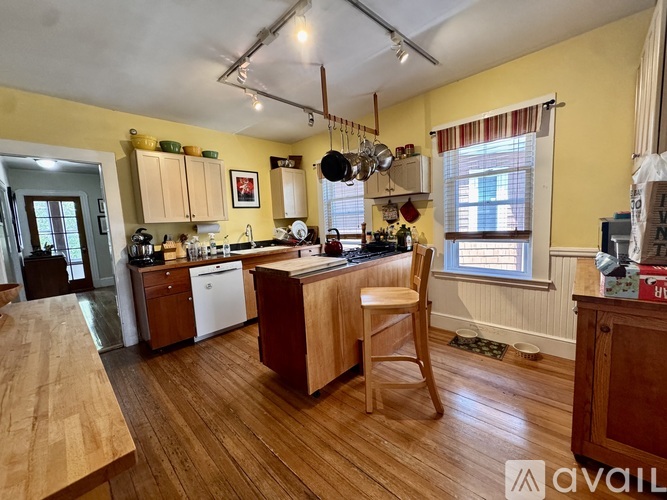 88 Yorktown St 3 Beds Apartment for Rent - Photo gallery 5