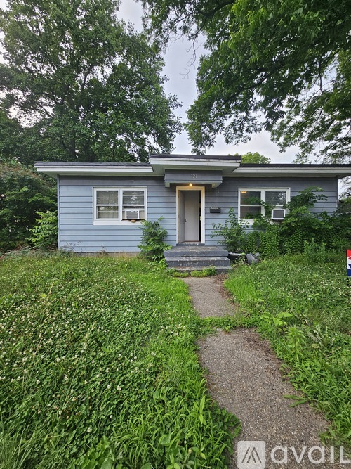 121 W 9th St 2 Beds Single Family Home for Rent - Photo gallery 1