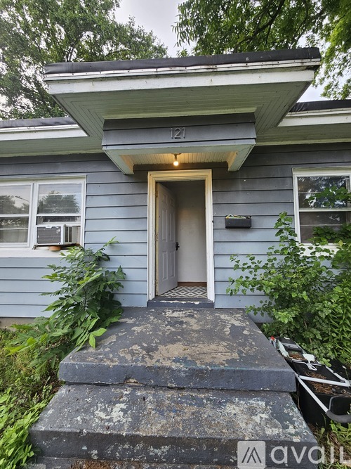 121 W 9th St 2 Beds Single Family Home for Rent - Photo gallery 2
