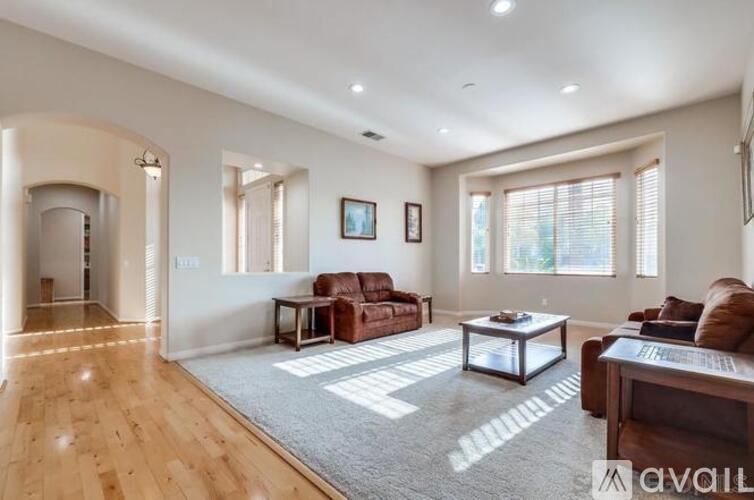 1922 Fernbrook Court 5 Beds Single Family Home for Rent - Photo gallery 2