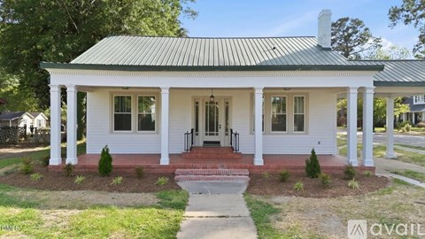 611 West Pearsall Street 3 Beds Apartment for Rent