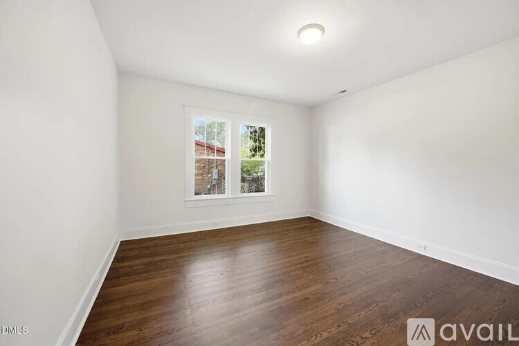 611 West Pearsall Street 3 Beds Single Family Home for Rent - Photo gallery 4