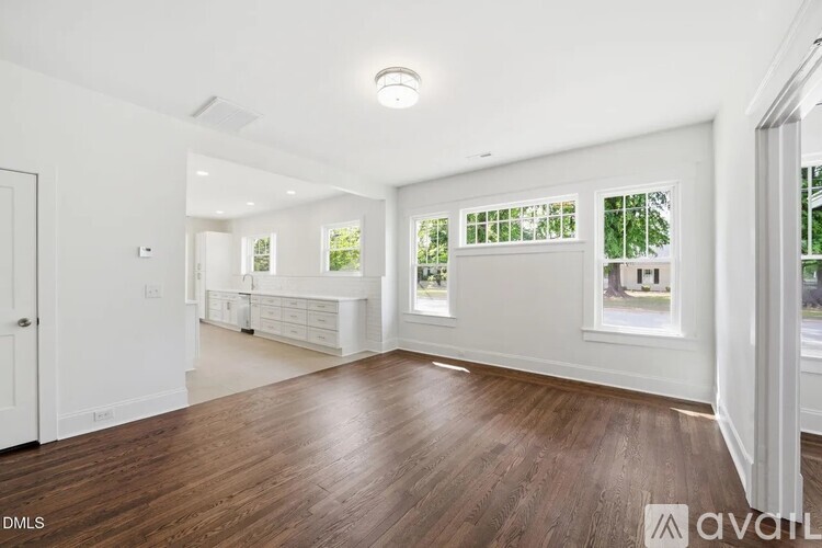 611 West Pearsall Street 3 Beds Single Family Home for Rent - Photo gallery 5