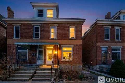 221 W 1St Ave 3 Beds Apartment for Rent