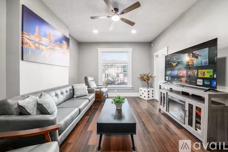 221 W 1st Ave 3 Beds Single Family Home for Rent - Photo gallery 2