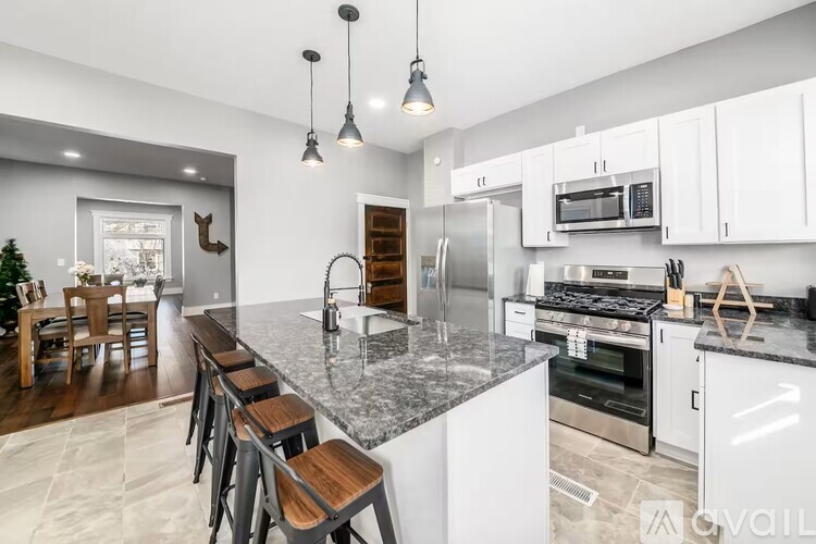 221 W 1st Ave 3 Beds Single Family Home for Rent - Photo gallery 3
