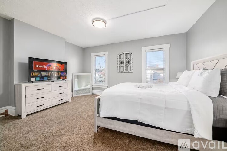 221 W 1st Ave 3 Beds Single Family Home for Rent - Photo gallery 5
