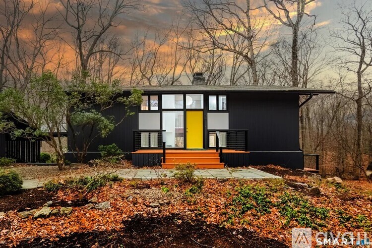 27 Hackberry Hill Road 4 Beds Single Family Home for Rent - Photo gallery 1