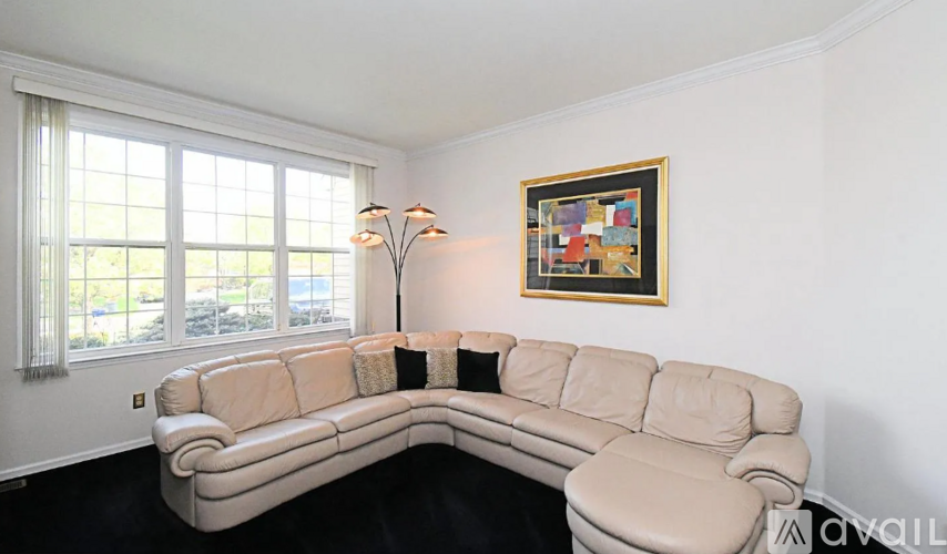 235 Pinecrest Lane 3 Beds Townhouse for Rent - Photo gallery 4