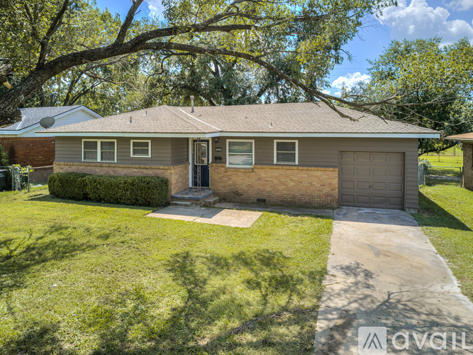 409 NE Myers Ave 3 Beds Single Family Home for Rent - Photo gallery 1