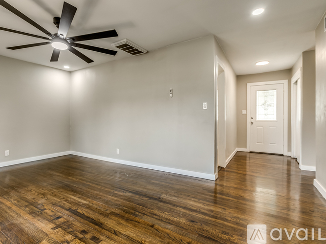 409 NE Myers Ave 3 Beds Single Family Home for Rent - Photo gallery 3