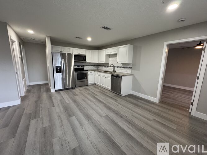 555 Cadillac Boulevard 3 Beds Single Family Home for Rent - Photo gallery 2