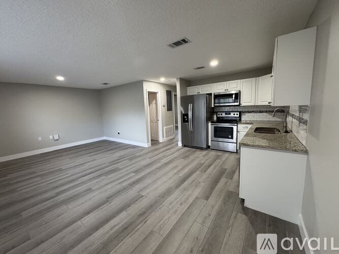 555 Cadillac Boulevard 3 Beds Single Family Home for Rent - Photo gallery 3