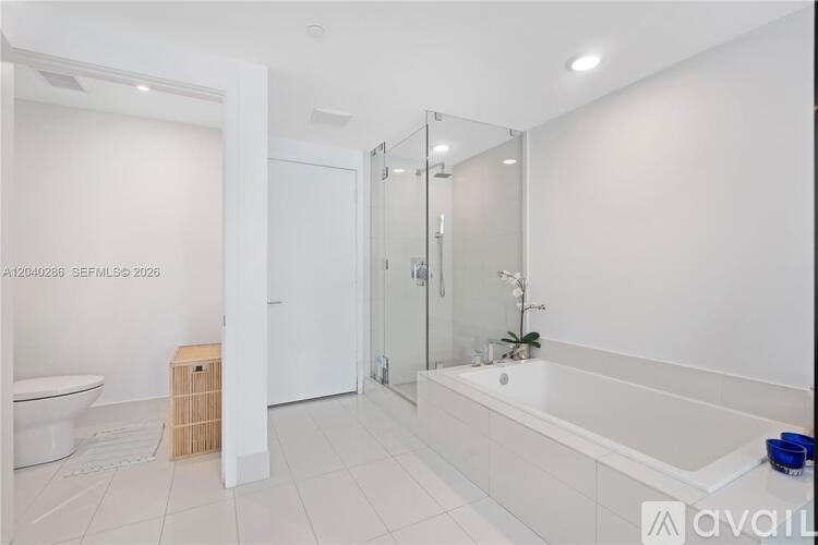 650 NE 32nd St 2 Beds Apartment for Rent - Photo gallery 4