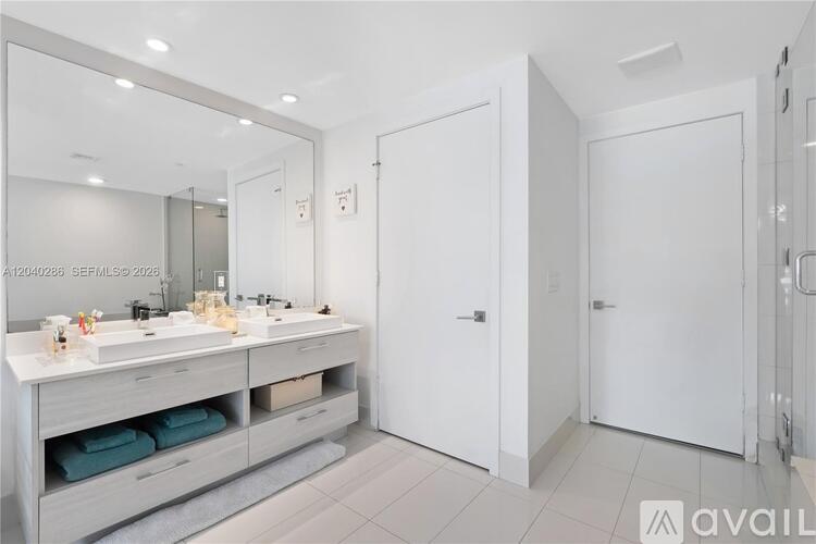 650 NE 32nd St 2 Beds Apartment for Rent - Photo gallery 5