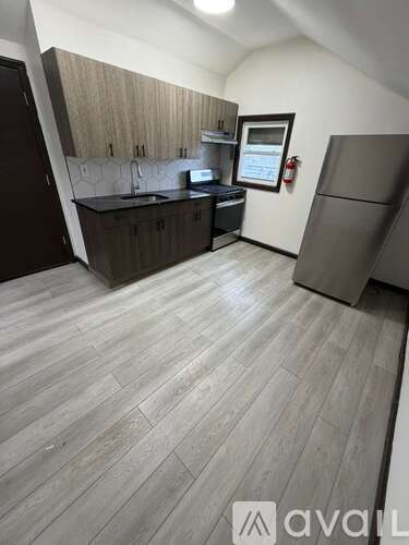 163 Elwood Ave 2 Beds Apartment for Rent - Photo gallery 1