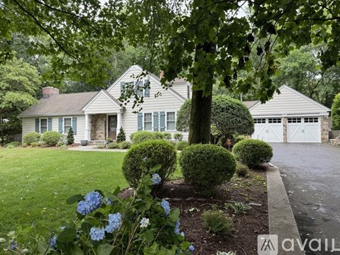 198 Wolfpit Avenue 3 Beds Apartment for Rent