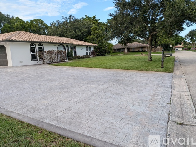 2380 Northwest 107th Avenue 4 Beds Single Family Home for Rent - Photo gallery 3