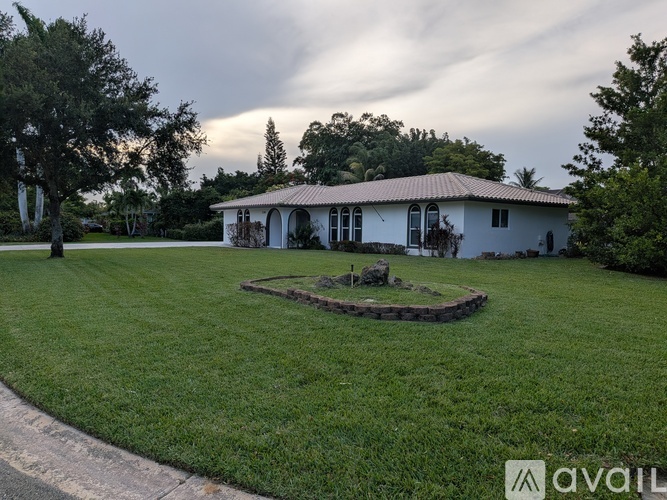 2380 Northwest 107th Avenue 4 Beds Single Family Home for Rent - Photo gallery 4