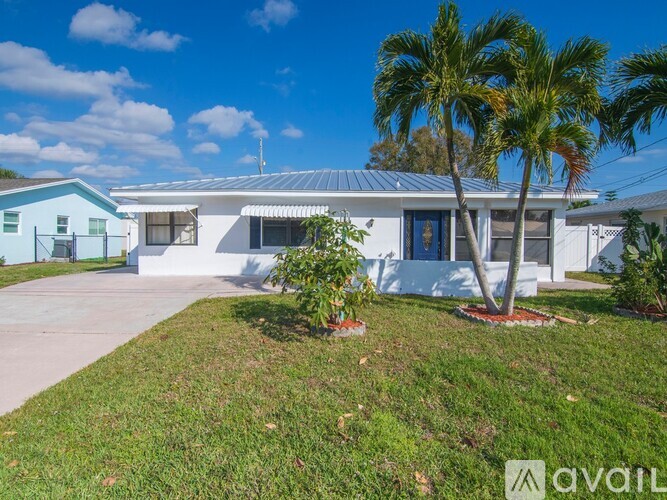 476 19th Place 3 Beds Single Family Home for Rent - Photo gallery 1