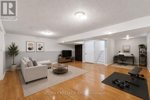 GROUND & LOWER - 21 AVON CRESCENT 1 Apartment for Rent