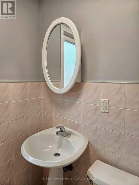 MAIN - 45 MAYALL AVENUE 3 Beds Apartment for Rent