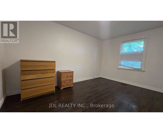 ROOM MC - 68 MEADOWVIEW AVENUE 1 House for Rent - Photo gallery 2