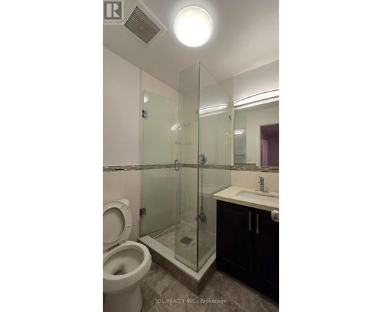 ROOM MC - 68 MEADOWVIEW AVENUE 1 House for Rent - Photo gallery 3