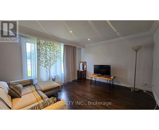 ROOM MC - 68 MEADOWVIEW AVENUE 1 House for Rent - Photo gallery 5