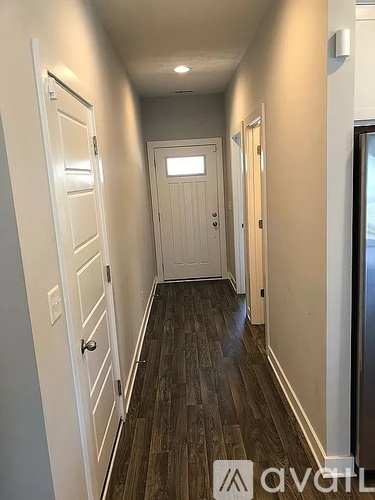 7150 Oakpark Drive 3 Beds Single Family Home for Rent - Photo gallery 3
