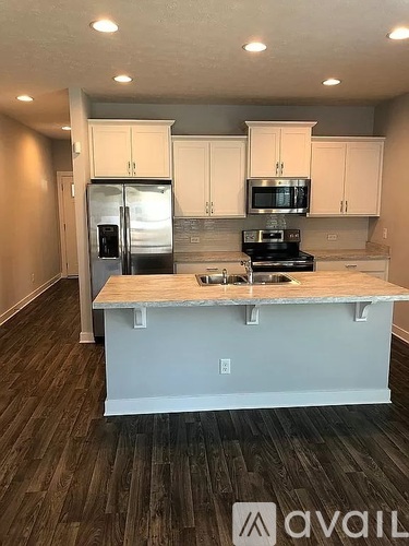 7150 Oakpark Drive 3 Beds Single Family Home for Rent - Photo gallery 4