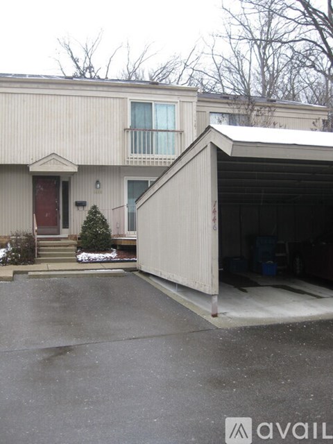 1446 Oakbrook East Drive 3 Beds Apartment for Rent