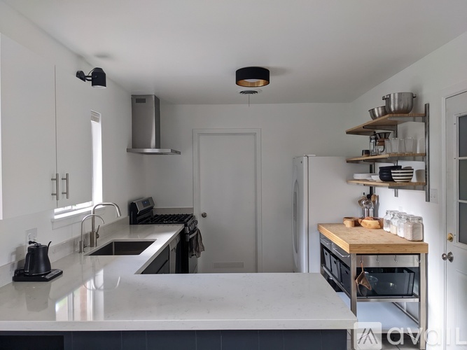 1104 Sycamore Drive 3 Beds Single Family Home for Rent - Photo gallery 2