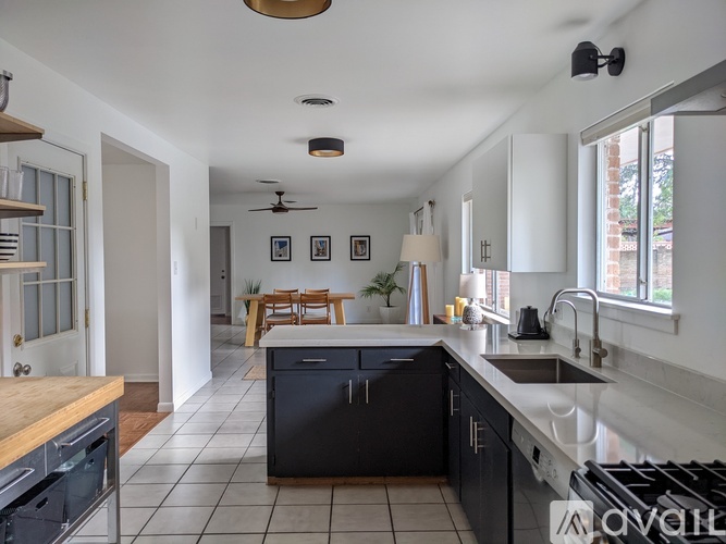 1104 Sycamore Drive 3 Beds Single Family Home for Rent - Photo gallery 3