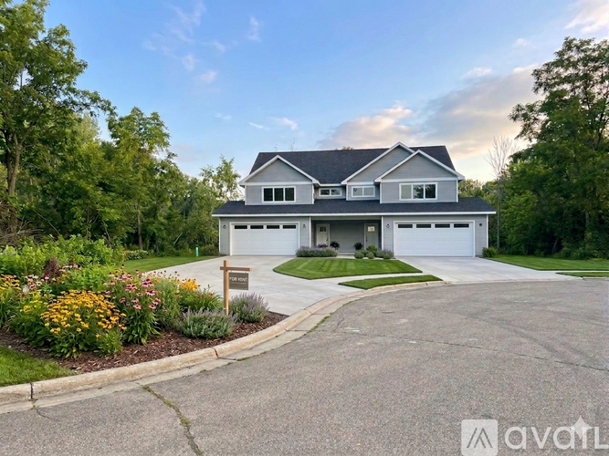 228 Russell Ct 3 Beds Townhouse for Rent - Photo gallery 3