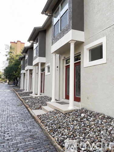 703 Charles Court South 2 Beds Single Family Home for Rent - Photo gallery 1