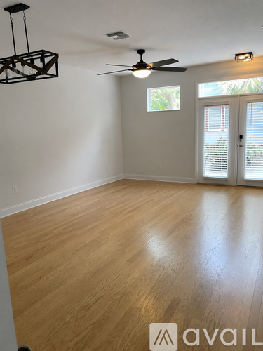703 Charles Court South 2 Beds Single Family Home for Rent - Photo gallery 4