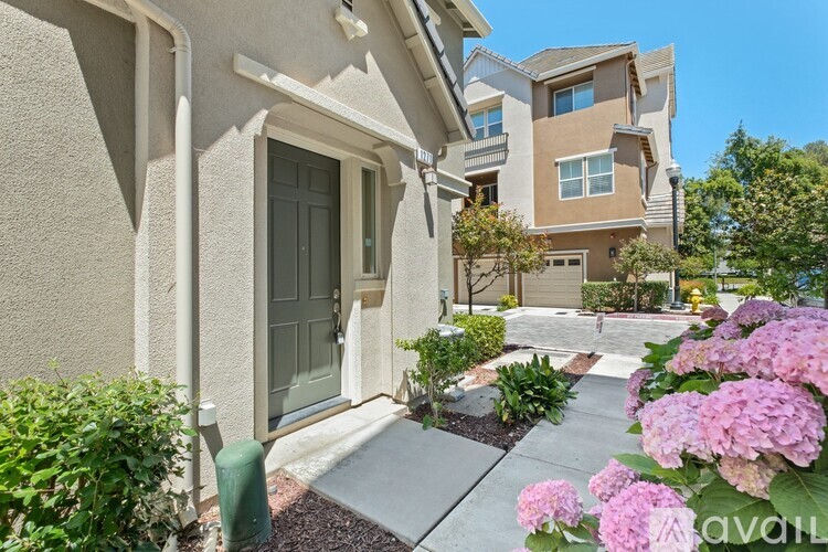 1271 Westbury Drive 3 Beds Townhouse for Rent - Photo gallery 2