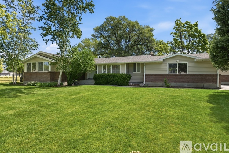 10460 N 6000 W 5 Beds Apartment for Rent - Photo gallery 1