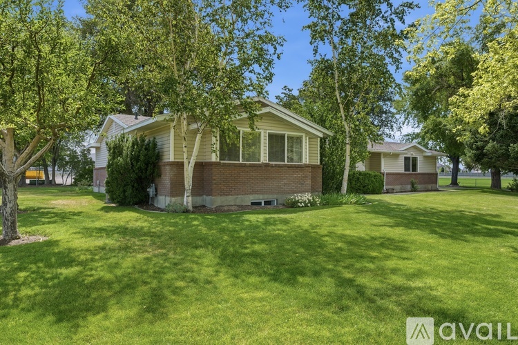 10460 N 6000 W 5 Beds Apartment for Rent - Photo gallery 3