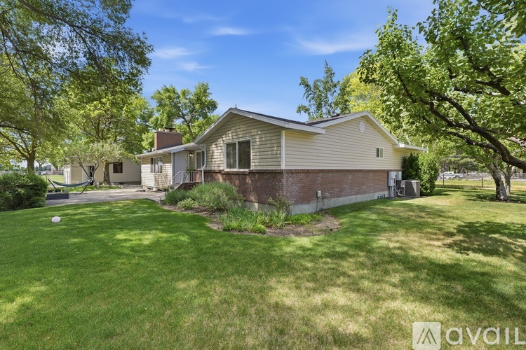 10460 N 6000 W 5 Beds Apartment for Rent - Photo gallery 5