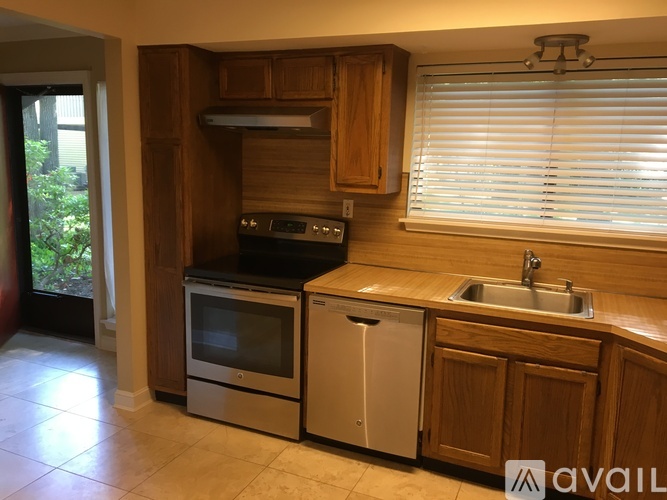 13 Walnut Lane 3 Beds Condo for Rent - Photo gallery 3