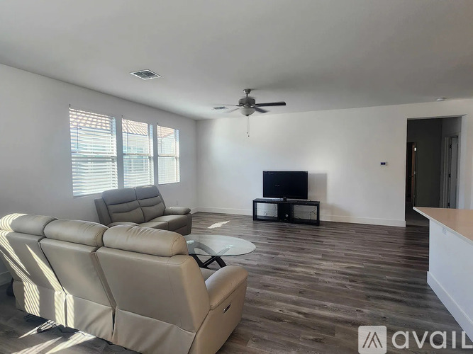 5301 East Commerce Way 2 Beds Condo for Rent - Photo gallery 1