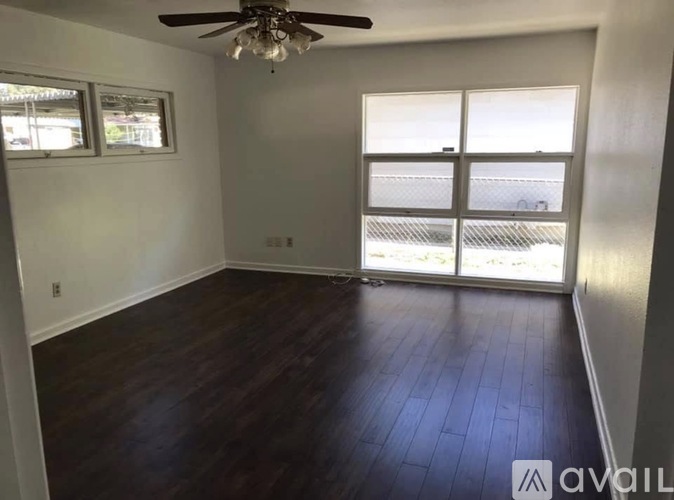 302 Nash Boulevard 4 Beds Single Family Home for Rent - Photo gallery 3