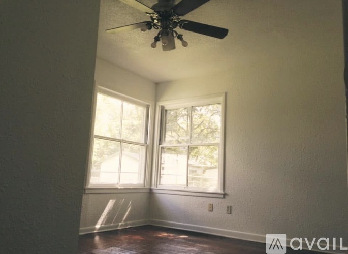 302 Nash Boulevard 4 Beds Single Family Home for Rent - Photo gallery 4