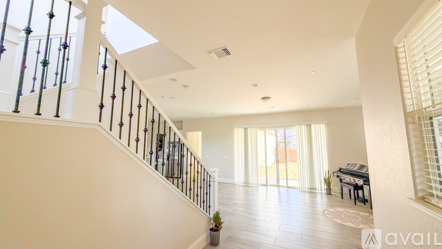 473 Marina Heights Drive 3 Beds Single Family Home for Rent - Photo gallery 3