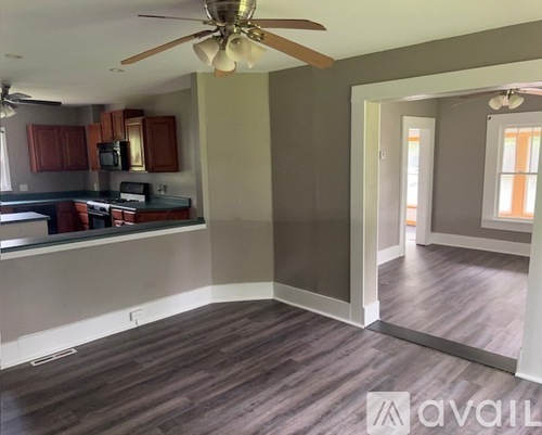 621 Royal Heights Rd 3 Beds Single Family Home for Rent - Photo gallery 3