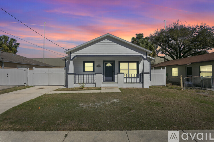 1723 West La Salle Street 3 Beds Single Family Home for Rent - Photo gallery 2